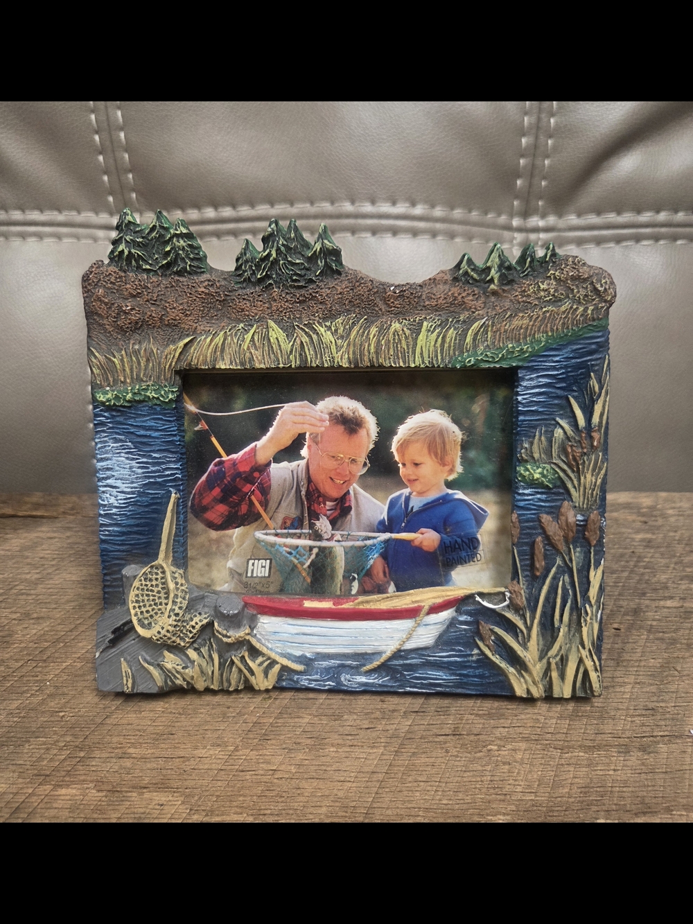 Vintage Figi Graphics 3D Fishing Lake Cabin Resin Picture Frame 3.5x5 Bin O